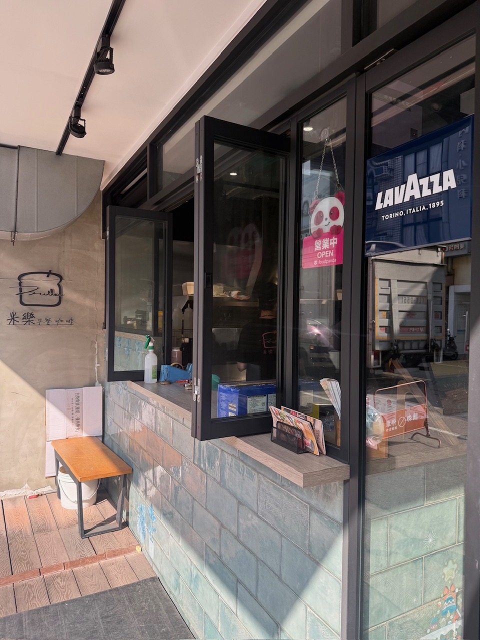 店面 Lavazza 品牌展示